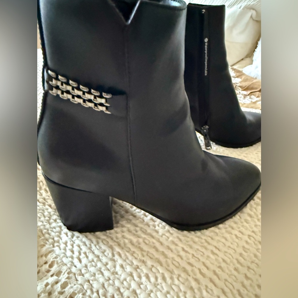 Blonde ankle boot